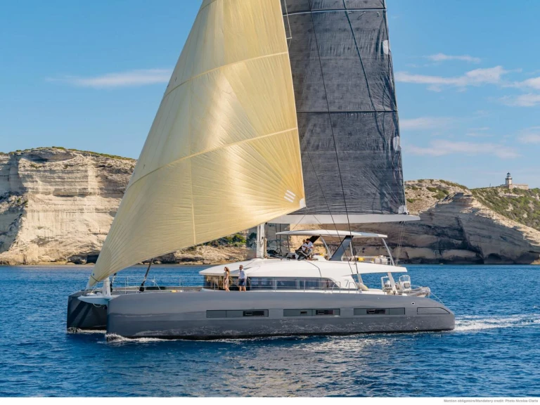 Lagoon Lagoon Seventy 7 między profesjonalistami a osobami prywatnymi w Ajaccio