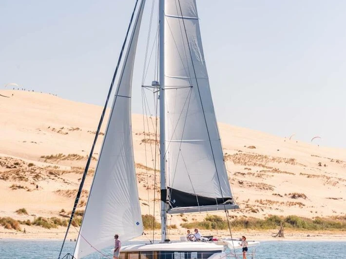 Wynajmij Katamaran z lub bez skippera Lagoon w Pianottoli-Caldarello