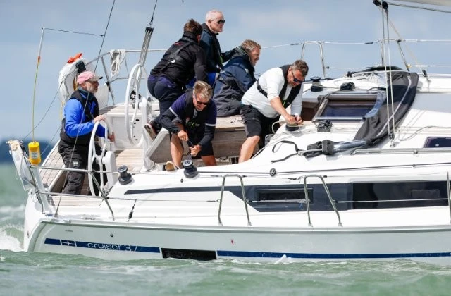 Wynajem łodzi Hamble-le-Rice tanio Cruiser 37