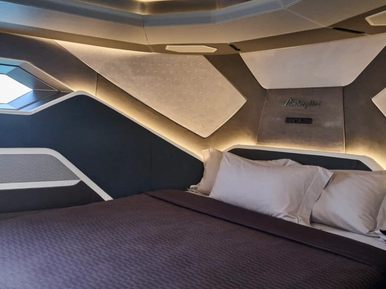Wynajmij Tecnomar Lamborghini 63  w Dubai Marina
